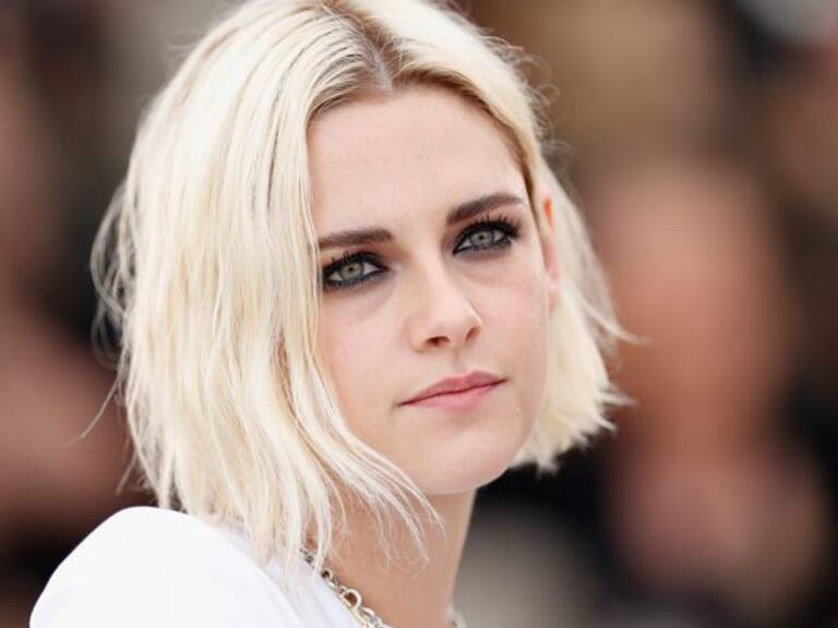 Kristen Stewart luce irreconocible como la princesa Diana en la primera imagen de Spencer