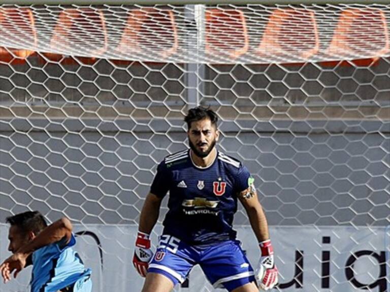 Johnny Herrera: «Es difícil jugar 45 minutos sin un defensa en altura»