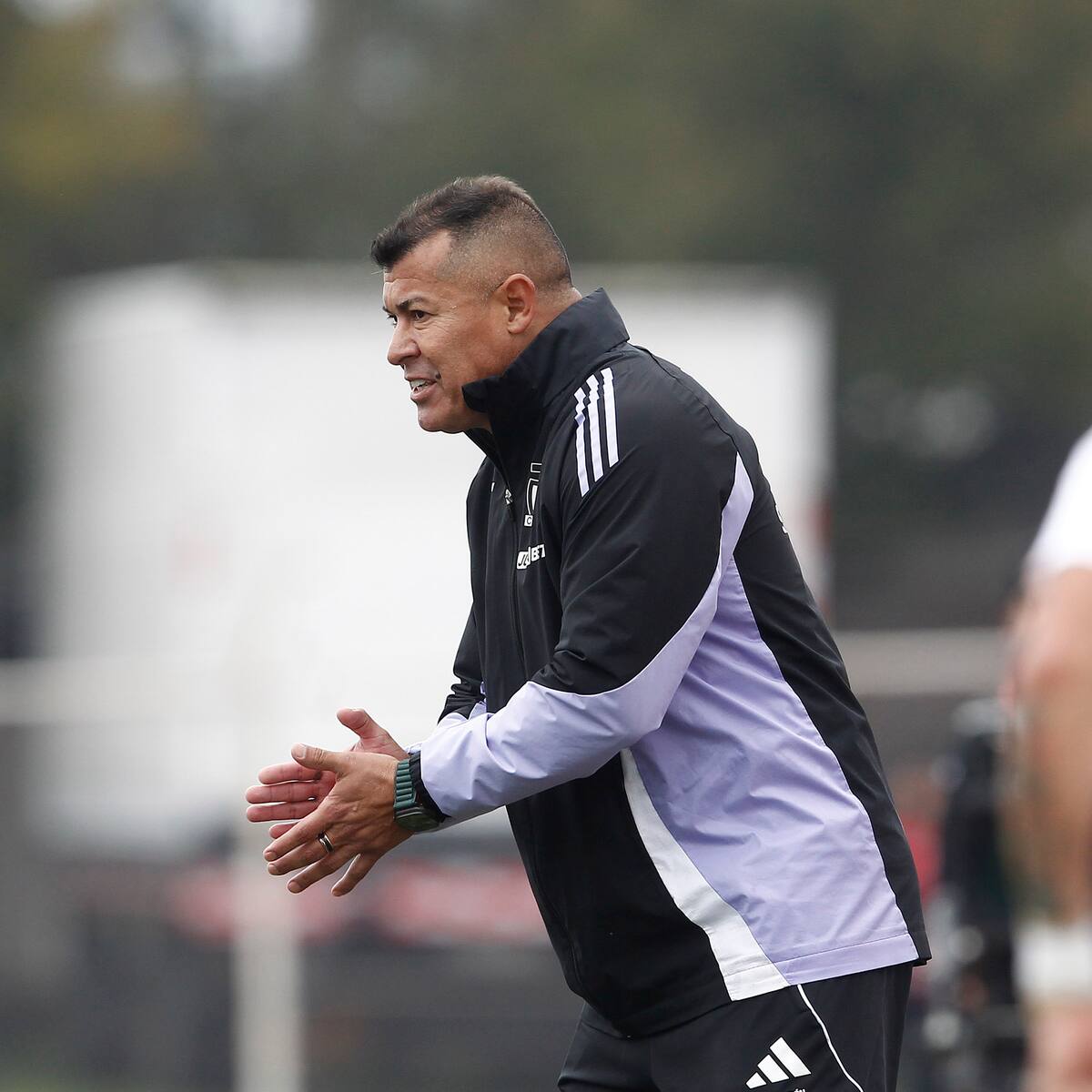 “No hay ningún problema con eso”: Jorge Almirón minimiza los problemas de Colo Colo con el minutaje sub 21
