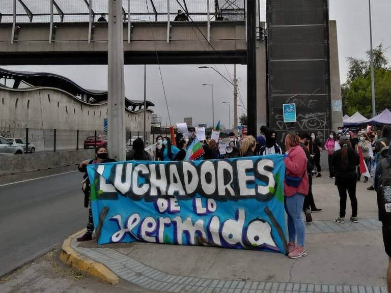 Protesta por viviendas en Lo Hermida, Peñalolén