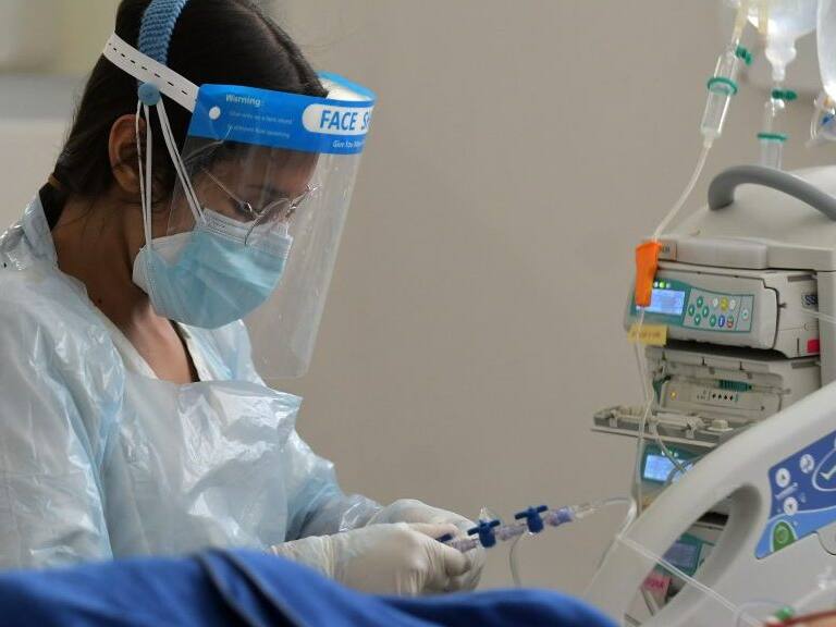 23 de Marzo de 2021 / IQUIQUE En las tres Unidades de Cuidados Intensivos (UCI) habilitadas en el Hospital Regional Dr. Ernesto Torres Galdames, se mantienen los pacientes más críticos contagiados por Covid-19.
FOTO: CRISTIAN VIVERO BOORNES/AGENCIAUNO