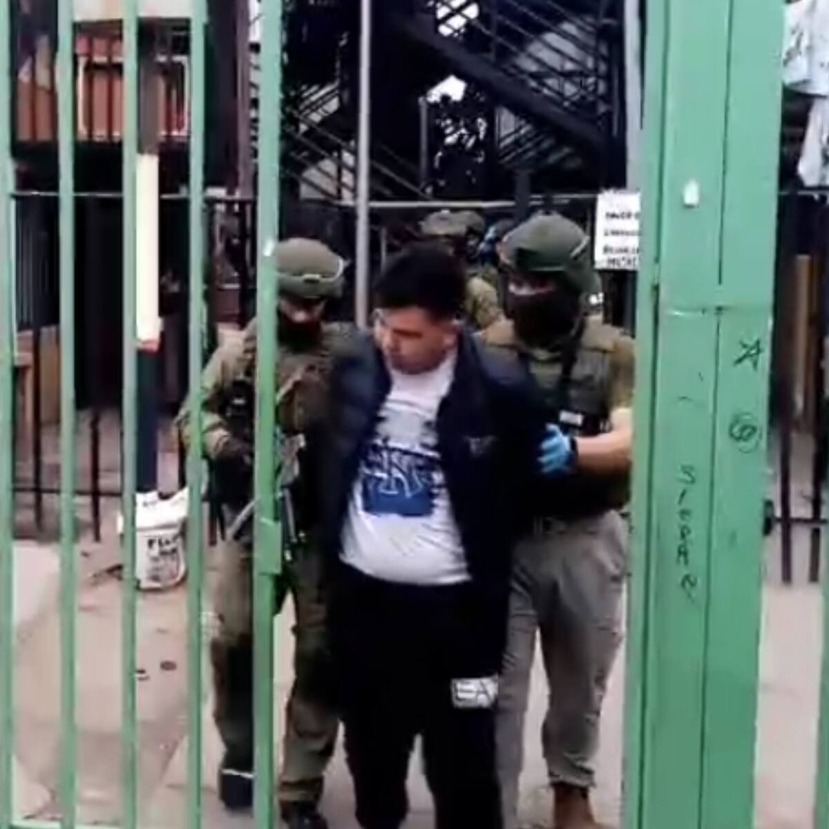 Simuló falso allanamiento en Santiago: cae presunto líder de banda que realizaba robos vestidos como policías