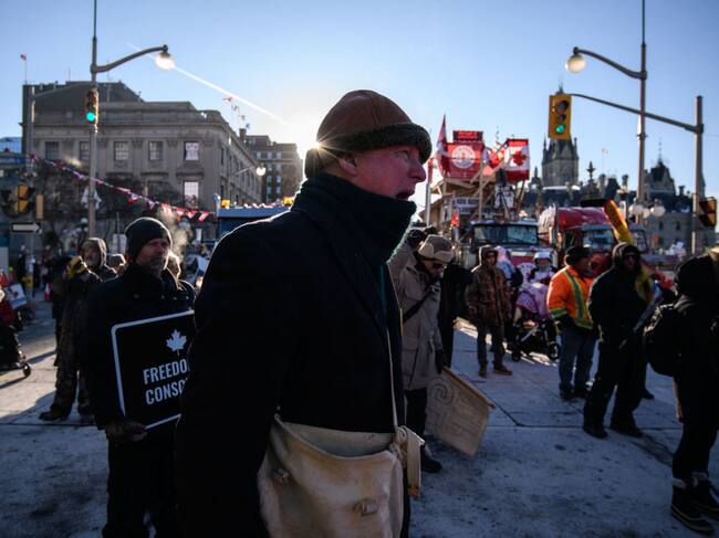 Manifestantes antivacunas y camioneros protestan en Canadá