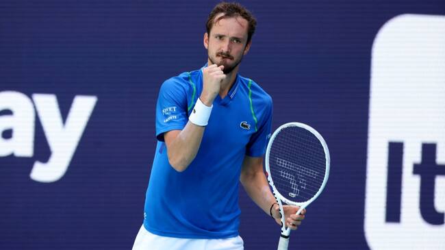 Daniil Medvedev borra a Jannik Sinner para ganar en Miami su cuarto título del año