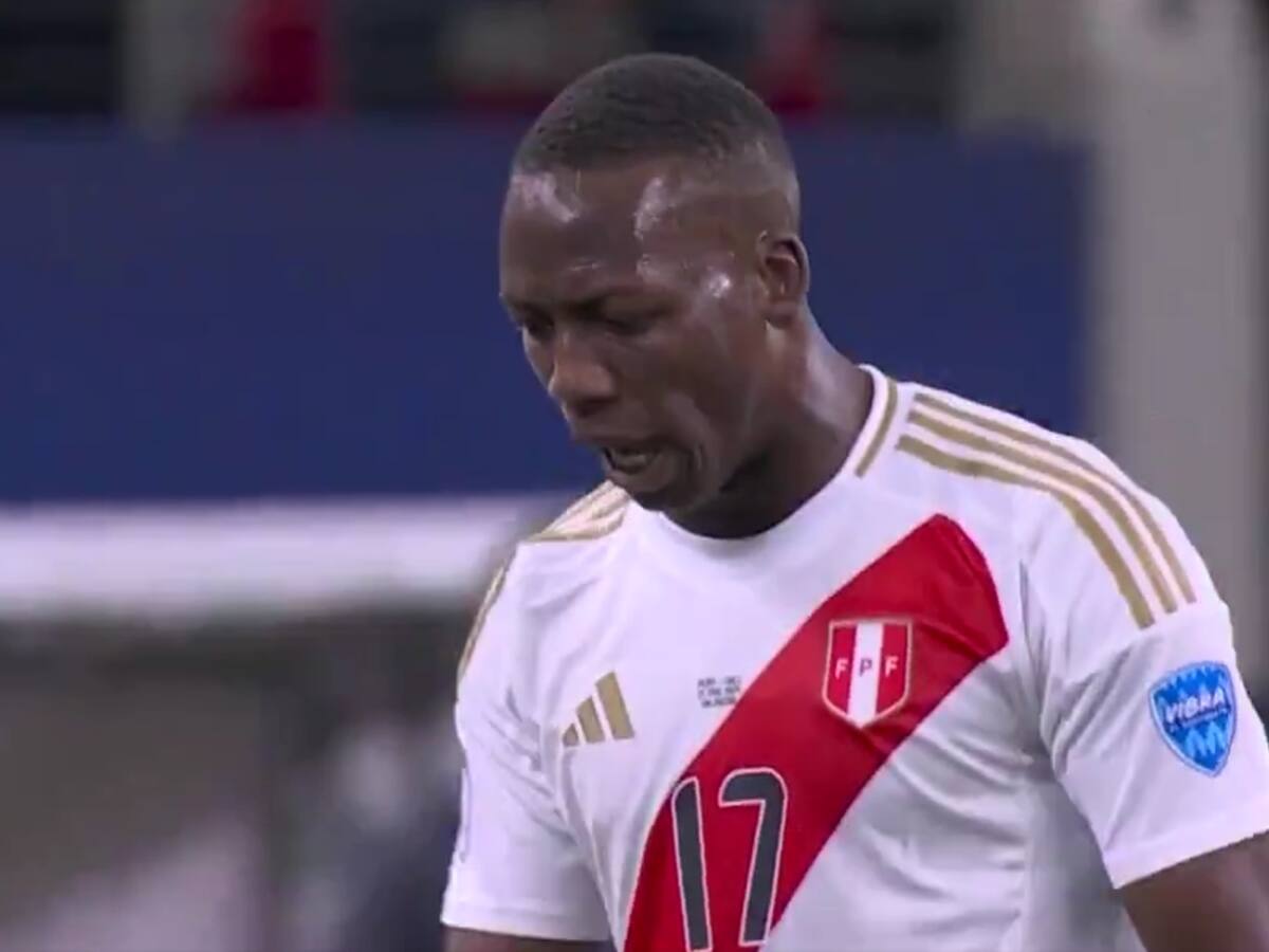 Lo sufre Perú: Luis Advíncula sale lesionado del duelo ante La Roja en la Copa América
