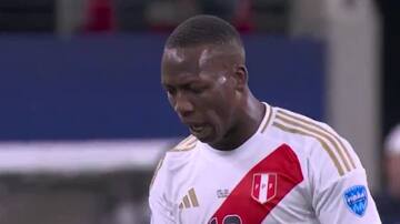 Lo sufre Perú: Luis Advíncula sale lesionado del duelo ante La Roja en la Copa América