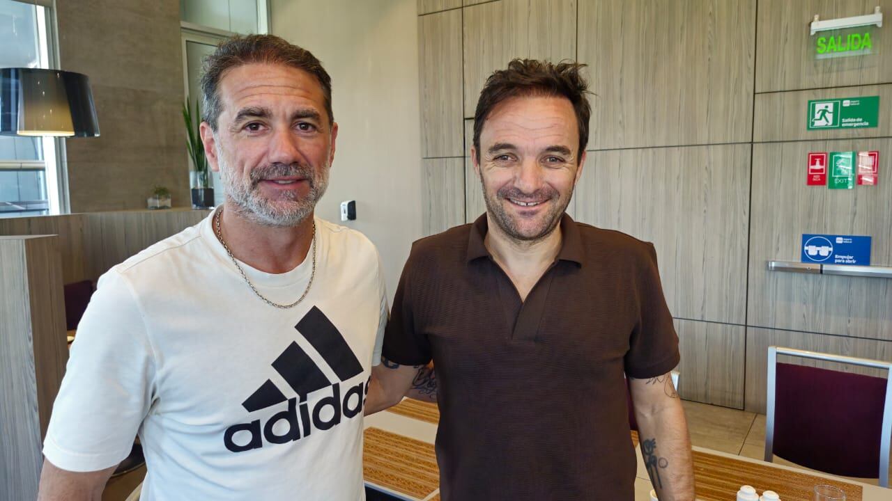 Jonathan Vidallé, veedor del Arsenal de Inglaterra, y Sebastián Echave, scout de Schalke 04.