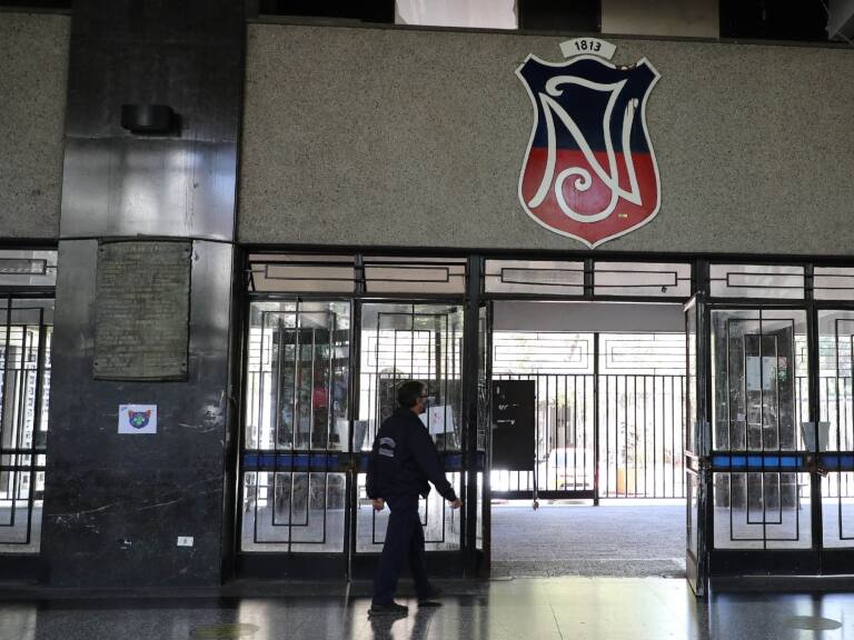 Para conservar el Instituto Nacional: aprueban que alcaldesa Hassler suscriba un contrato que sobrepasa las 500 UTM