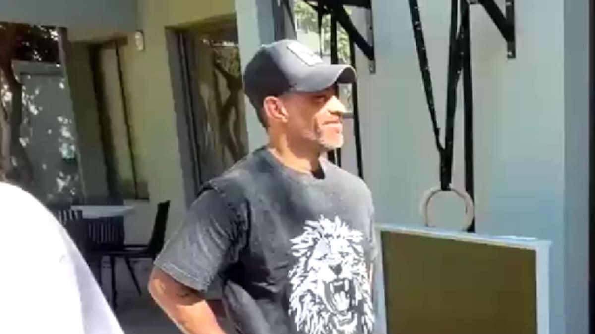 Hijo de Jorge Valdivia echa al agua a su papá en plena entrevista: “Ahora que está pololeando...”