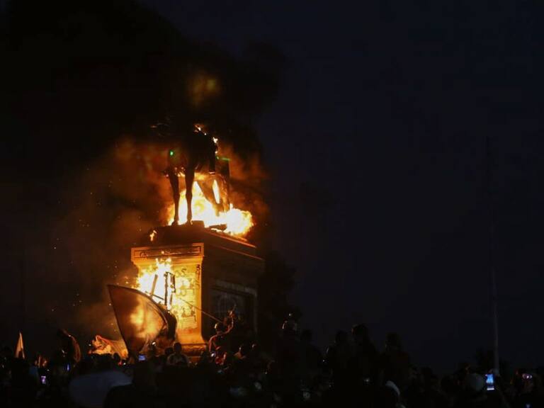 Ministro del Interior y ataque contra estatua del General Baquedano: «Tenemos que dar la pelea porque aquellos símbolos importantes para el país se mantengan»