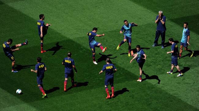 BARCELONA, SPAIN - MAY 03: FC Barcelona players warm up prior to the La Liga match between FC Barcelona and Getafe CF at Nou Camp on May 3, 2014 in Barcelona, Spain. (Photo by David Ramos/Getty Images)
