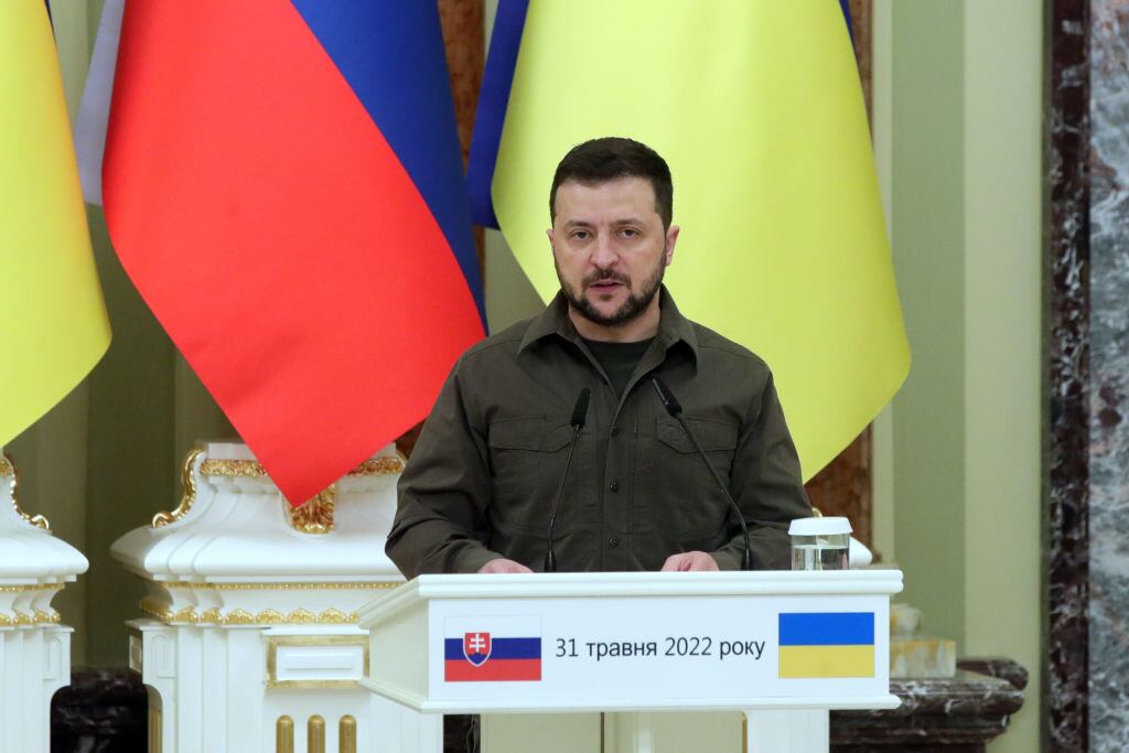 El presidente de Ucrania Volodimir Zelenski ante la prensa en Kiev