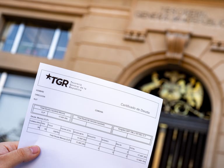 Tesorería inicia proceso de cobro a deudores CAE y anuncia cómo recuperará recursos fiscales