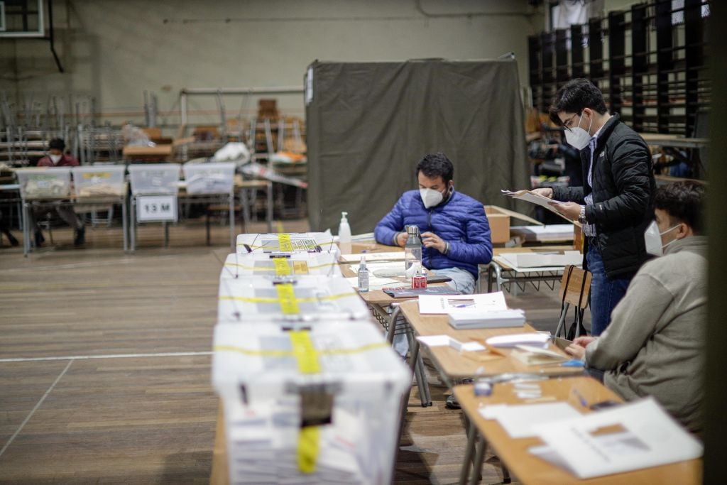 Mesa de votación en Santiago de Chile