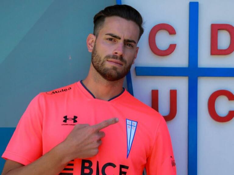 Lucas Melano firmó su contrato por Universidad Católica: "Tenemos un buen equipo para enfrentar Copa Libertadores y el torneo local"