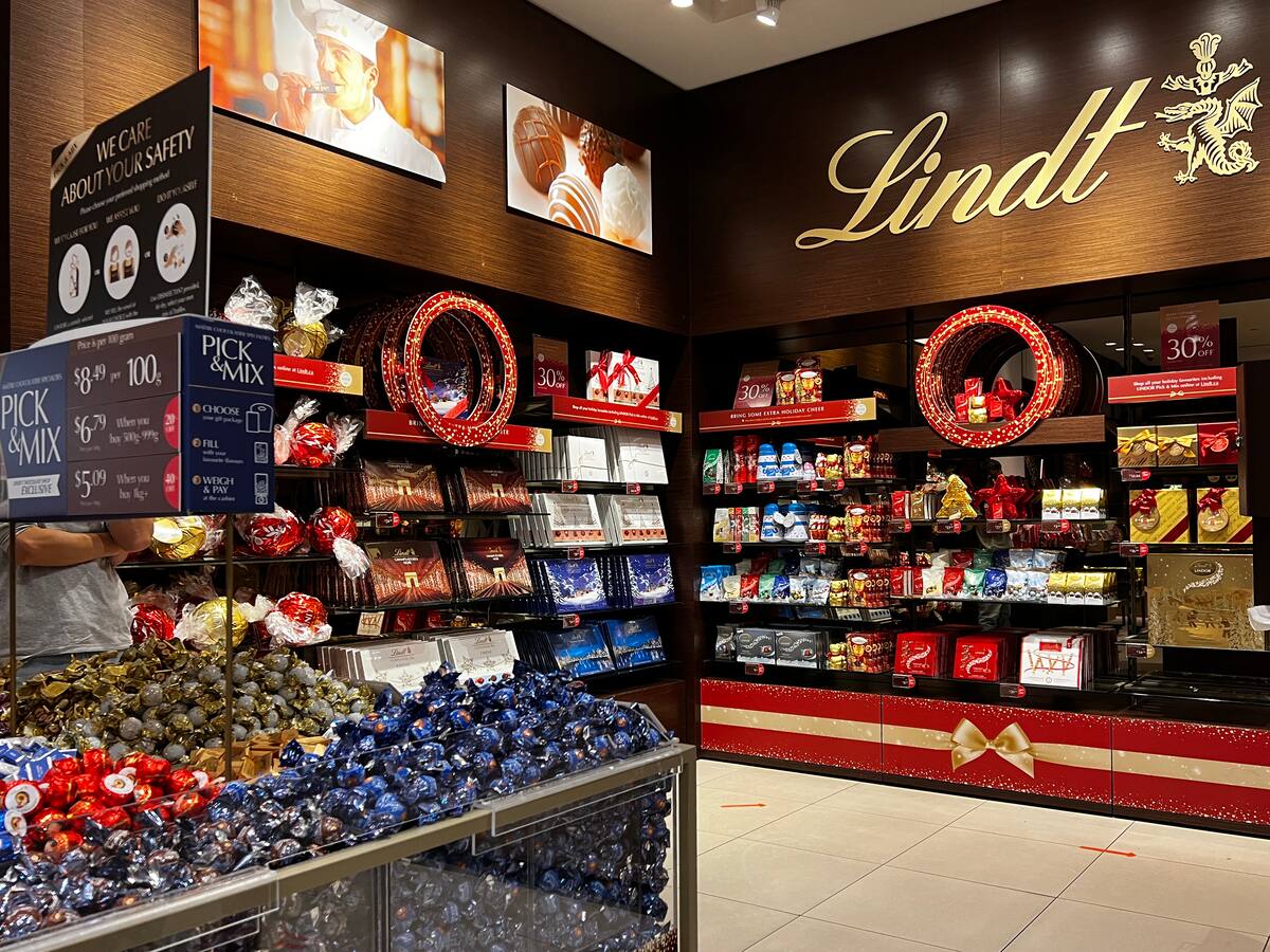 Lindt abrirá su séptima tienda en Chile a un año de su arribo: así ha sido la rápida expansión de la suiza en el comercio