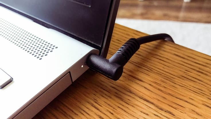Usar tu notebook enchufado ya no daña la batería: el verdadero método para que dure más, según experto
