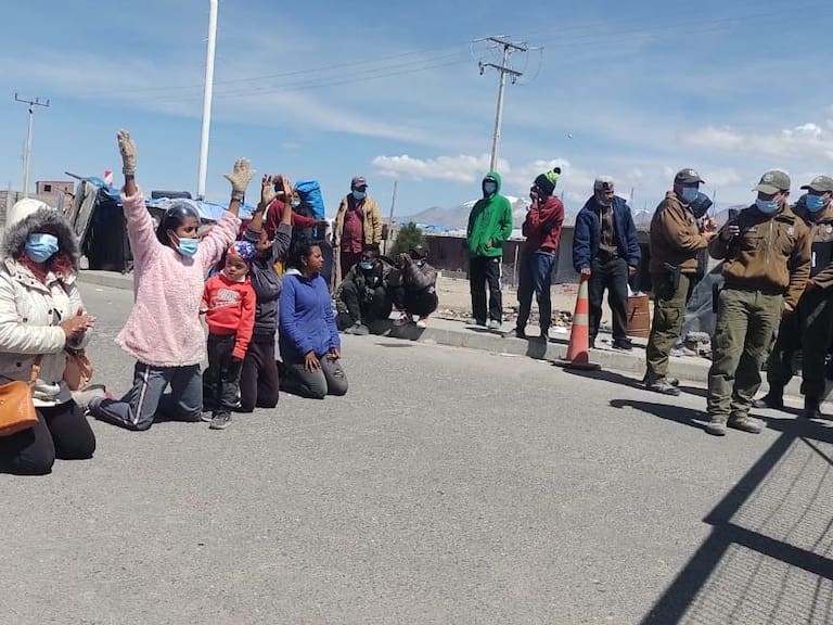 Migrantes bloquearon tránsito de carretera internacional en Colchane tras puesta en marcha de Ley de Migraciones