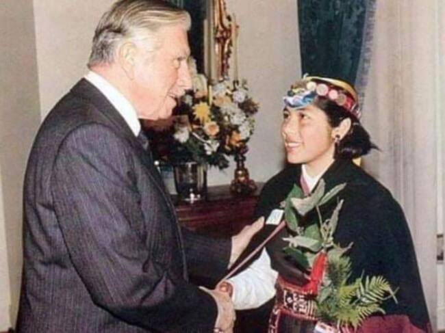 Elisa Loncón desmintió ser la joven mapuche de la foto con Pinochet