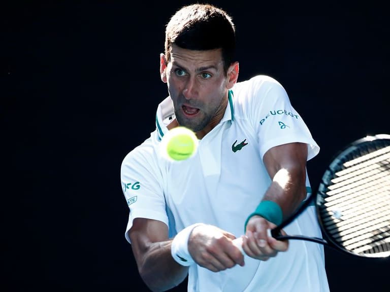 Djokovic avanzó a la tercera ronda del Abierto de Australia tras derrotar en un duro partido a Frances Tiafoe