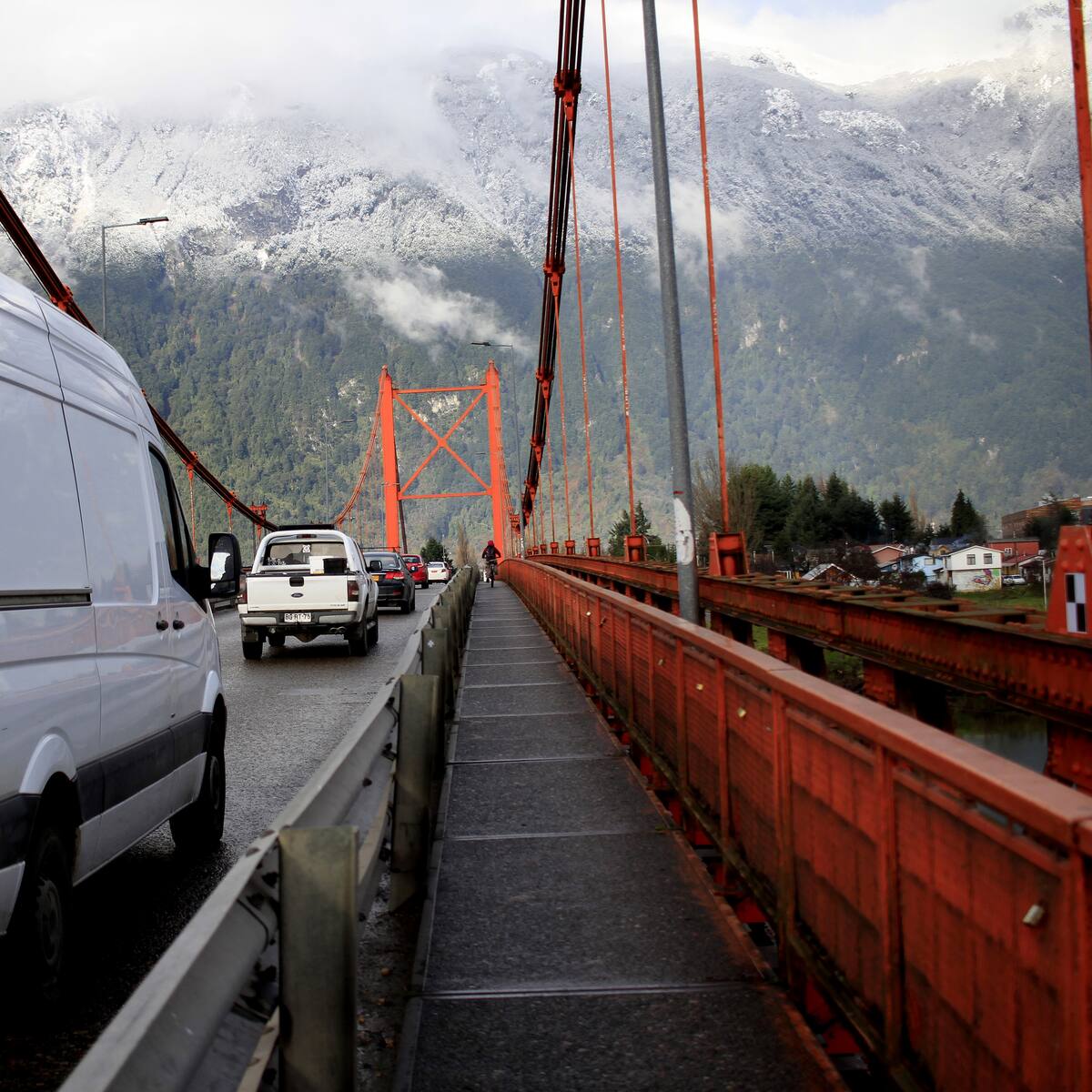 Emergencia en puente de Aysén: equipos de rescate auxilian a mujer que tenía intenciones de lanzarse al río