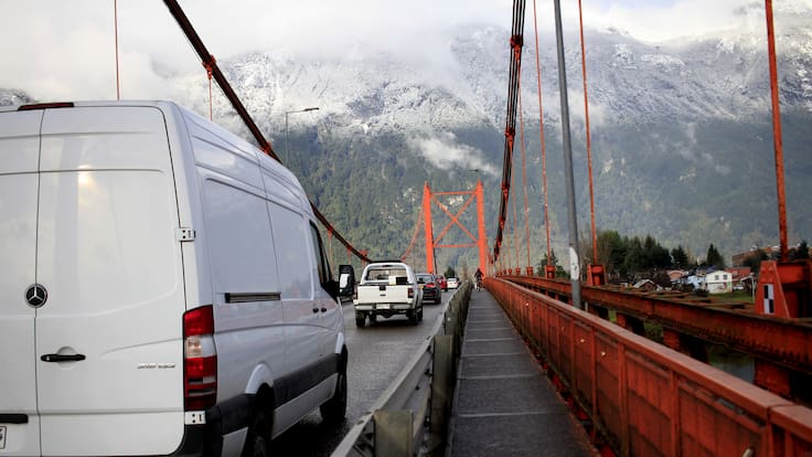 Emergencia en puente de Aysén: equipos de rescate auxilian a mujer que tenía intenciones de lanzarse al río