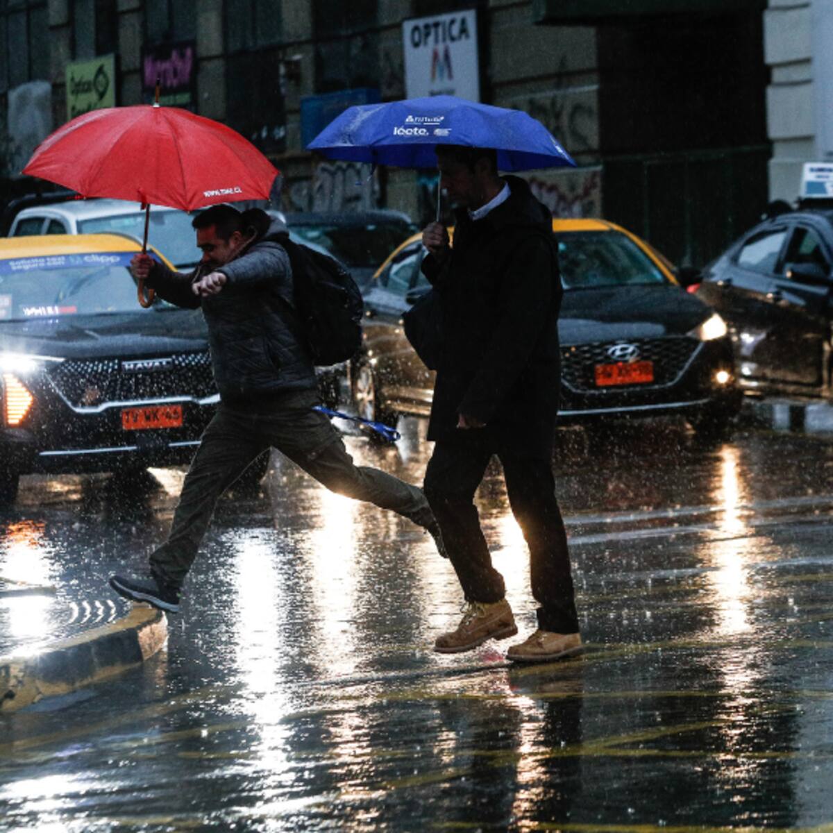 ¿Vuelve la lluvia a Santiago? Experto anuncia posibles precipitaciones en estos sectores, días y horarios