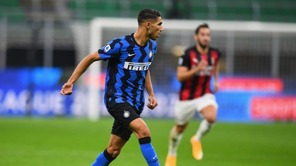 MILAN, ITALY - OCTOBER 17: Achraf Hakimi of FC Internazionale in action during the Serie A match between FC Internazionale and AC Milan at Stadio Giuseppe Meazza on October 17, 2020 in Milan, Italy. (Photo by Claudio Villa - Inter/Inter via Getty Images)