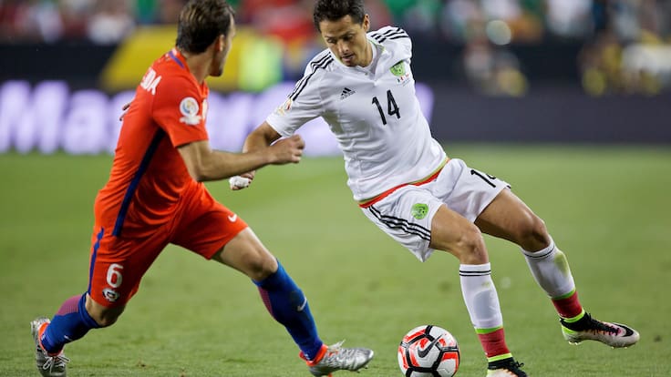 “Dile a tus compañeros que paren”: Claudio Bravo recuerda el ruego de “Chicharito” Hernández en la goleada a México en la Copa América 2016