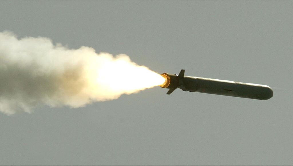 Un misil de crucero Tomahawk es lanzado por las fuerzas armadas de Estados Unidos.