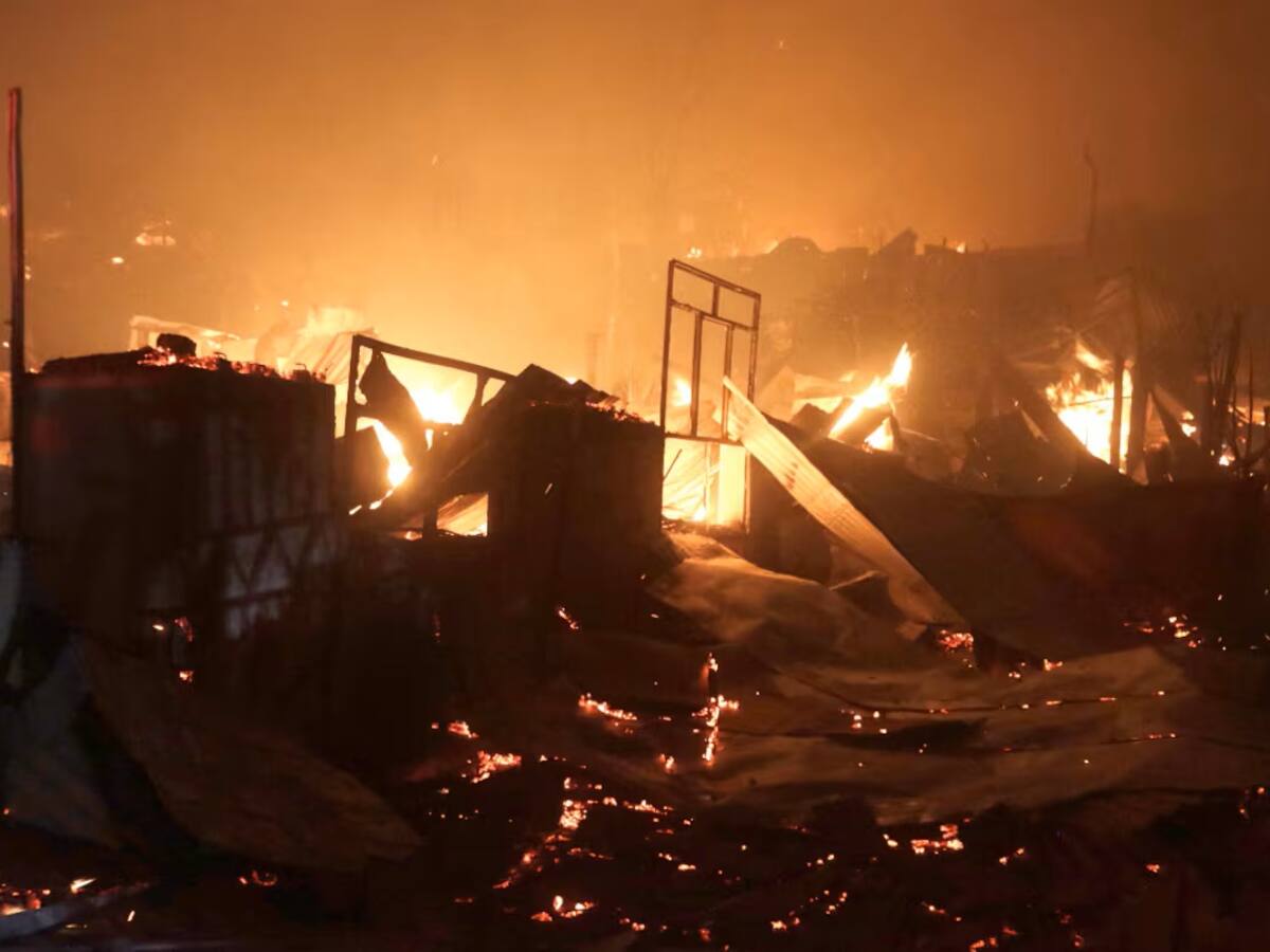 Incendio forestal devora Llico: “Es un peligro inminente para las casas”, alerta vecino