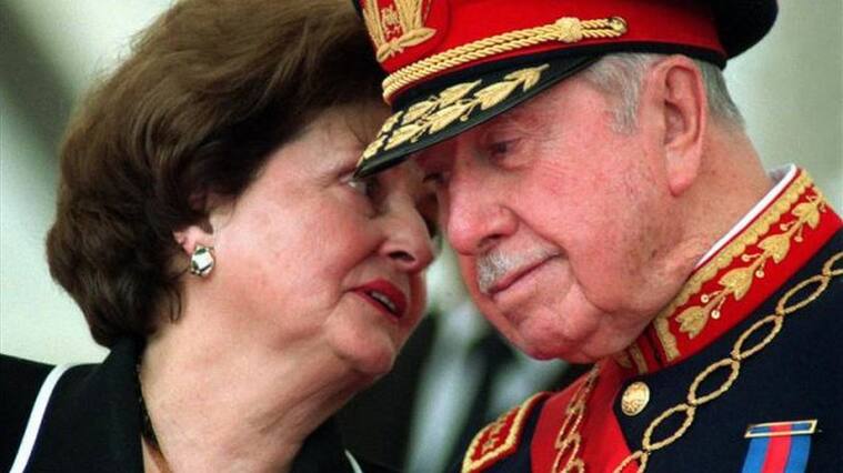 Seis décadas, cinco hijos y una dictadura: El matrimonio de Lucía Hiriart y Augusto Pinochet