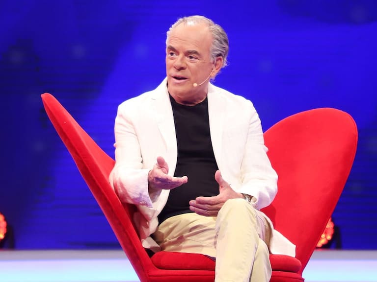 Eduardo Cruz-Johnson revive sus días de trabajo en plena dictadura: «Me arrepiento de haber leído noticias en esa época»