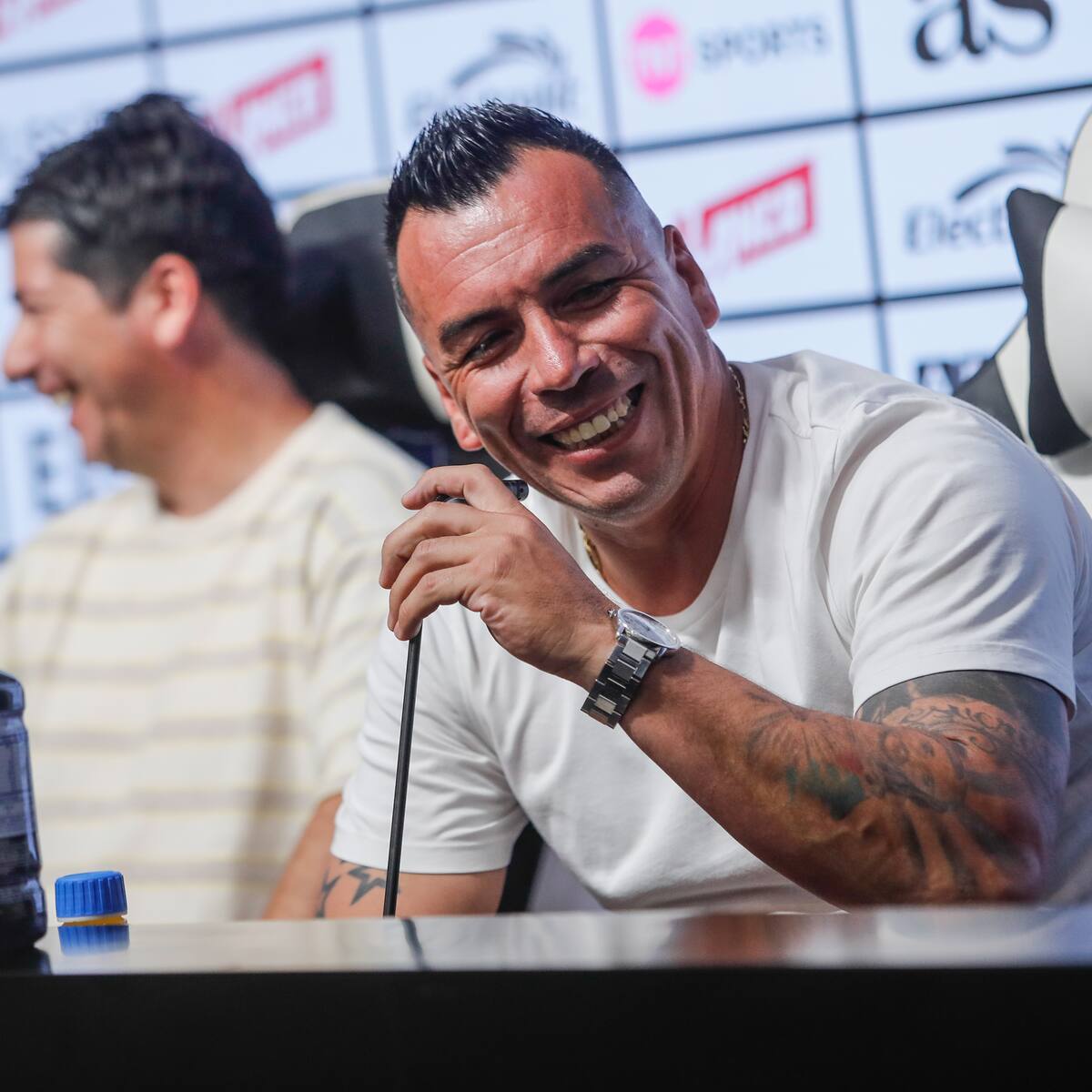 Incluyendo a un exintegrante de La Roja: Esteban Paredes inicia su carrera como entrenador