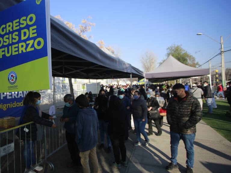 Alcalde Carter pide al Ministerio de Salud más recursos para vacunatorio en La Florida