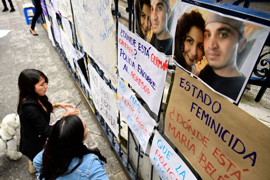 Mujeres protestan por el asesinato de María Belén Bernal en Ecuador