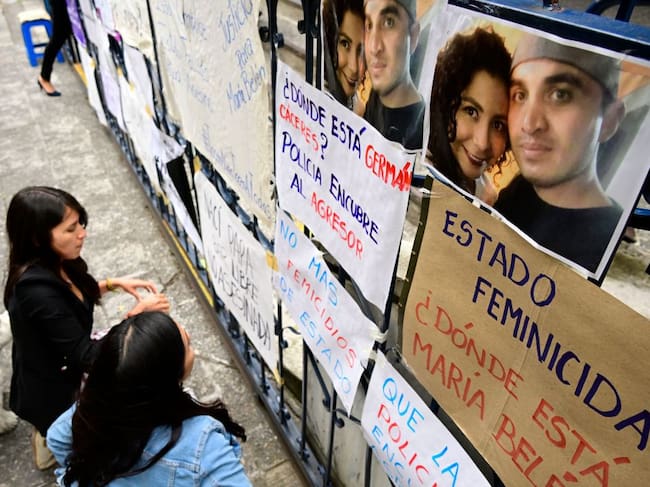Mujeres protestan por el asesinato de María Belén Bernal en Ecuador