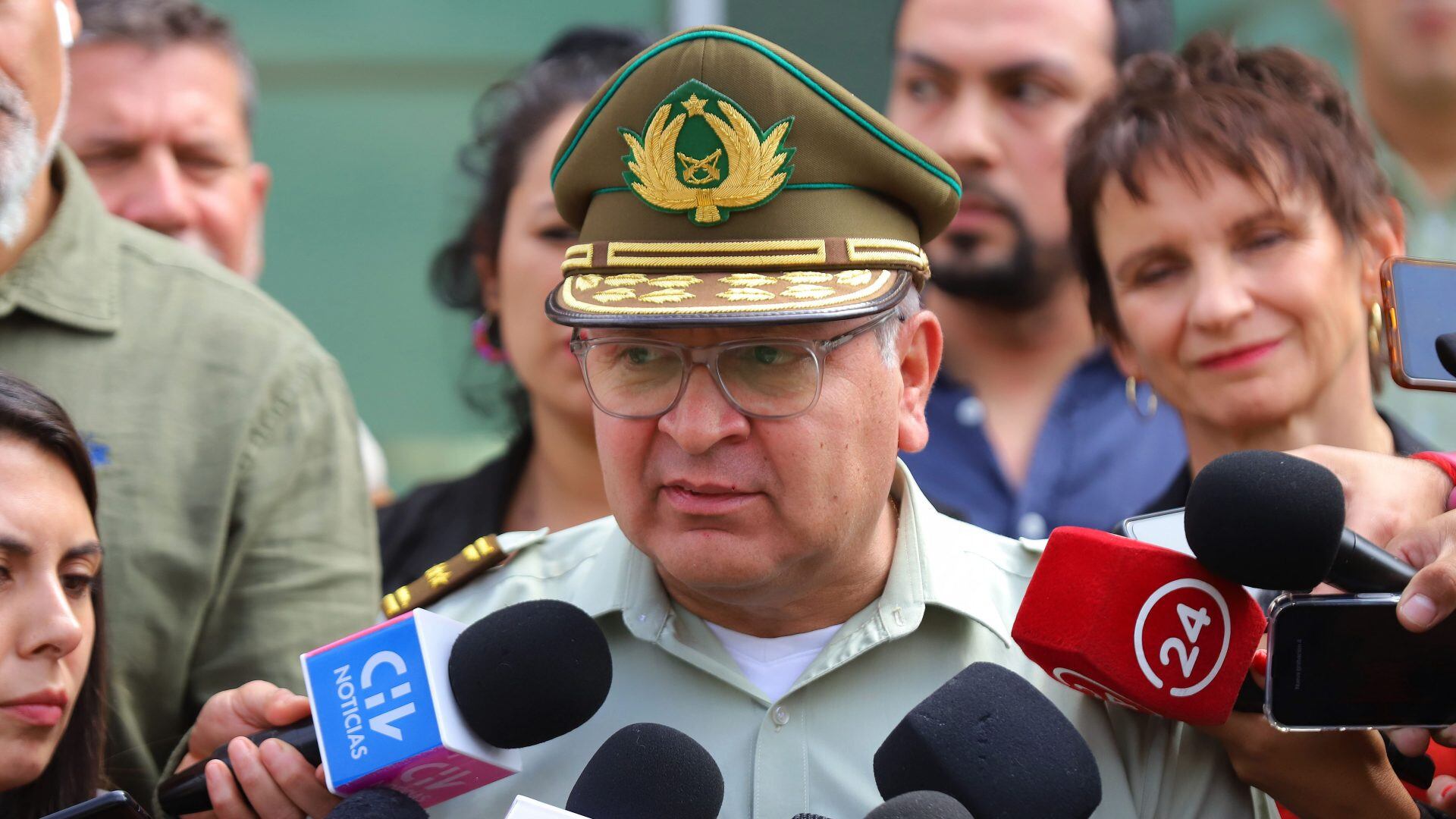 26 DE MARZO DE 2023/QUILPUEUn gran operativo policial se realiza en el sector de calle Ramon Angel Jara en la ciudad de Quilpue, donde en horas de la madrugada, delincuentes dieron muerte a la Sargento Segundo de Carabineros Rita olivares. En la foto el General Director de Carabinero Ricardo Yaez
FOTO: MANUEL LEMA OLGUIN/AGENCIAUNO