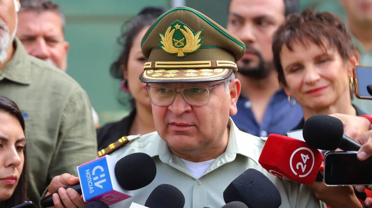 26 DE MARZO DE 2023/QUILPUEUn gran operativo policial se realiza en el sector de calle Ramon Angel Jara en la ciudad de Quilpue, donde en horas de la madrugada, delincuentes dieron muerte a la Sargento Segundo de Carabineros Rita olivares. En la foto el General Director de Carabinero Ricardo Yaez
FOTO: MANUEL LEMA OLGUIN/AGENCIAUNO