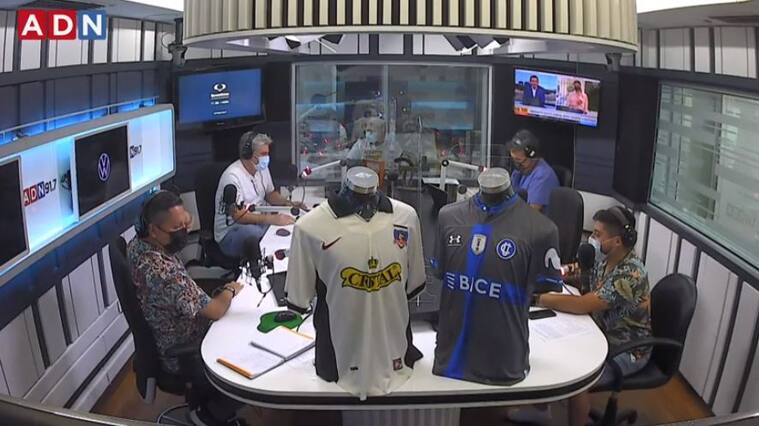 En Los Tenores de ADN en este 30 de diciembre, nuestros panelistas hablaron de las últimas novedades en el mercado de pases y sobre un destacado del 2021 en el fútbol chileno: Ben Brereton.
PUBLICIDAD
Juan Cristóbal Guarello, Luka Tudor, Rodrigo Hernández, Cristián Cavieres y Manuel Fernández tuvieron la posibilidad de analizar el desempeño goleador de “Big Ben”.
Además, se enteraron en torno al proceso que está siguiendo Blanco y Negro en torno al proceso de contratación del delantero que solicitó Gustavo Quinteros.
LEER TAMBIÉN
Imagen post
O’Higgins presentó a Alexis Martín Arias, Juan Fuentes, Sebastián Ubilla, Diego Fernández y Diego Carrasco como los primeros refuerzos para el 2022
Jue 30 Dic 2021
Imagen post
Sin mucho “celeBron”: Este jueves es el cumpleaños de LeBron James y llega en un particular momento
Jue 30 Dic 2021
En Los Tenores de ADN también conversaron tras las primeras palabras que tuvo Jeisson Vargas como nuevo jugador de Universidad de Chile.
También supieron de las movidas y posibles salidas en el mercado de pases en Primera División y Primera B, incluyendo la partida de Edson Puch desde Universidad Católica a Deportes Iquique.
Revisa íntegramente acá el último capítulo de Los Tenores en ADN Deportes en este 30 de diciembre y no te pierdas ningún detalle del programa.
