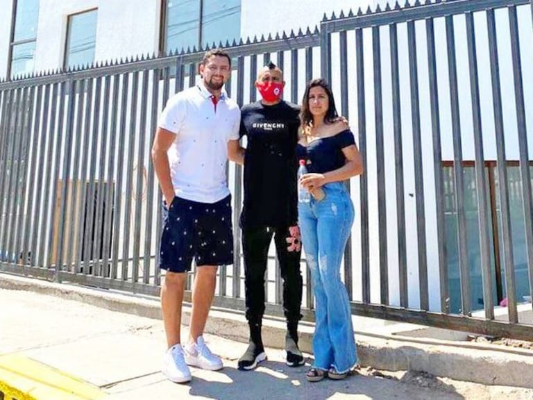 Desde una inmobiliaria a una distribuidora: los negocios de Arturo Vidal y su hermana en Chile