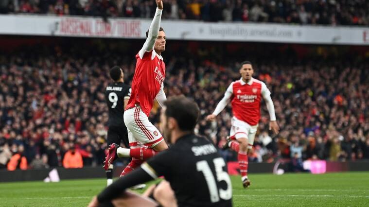 Arsenal vence a último minuto al Bournemouth para consolidarse como líder de la Premier League