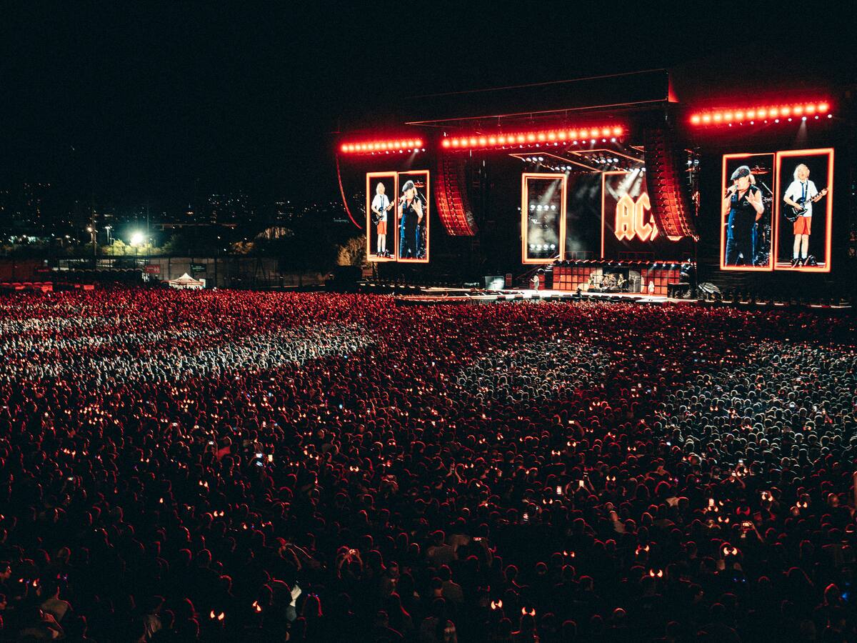 Controles excesivos, aglomeraciones y acusaciones de sobreventa: el caótico regreso de AC/DC a Chile