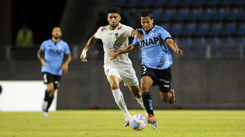 07 de Marzo de 2020/IQUIQUEPablo Magalhaes (I) con Felipe Saavedra (d),durante el partido valido por la séptima fecha  del Campeonato Nacional AFP PlanVital 2020, entre Deportes Iquique y O´Higgins, disputado en el Estadio Tierra de Campeones de Iquique
FOTO: CRISTIAN VIVERO BOORNES/AGENCIAUNO