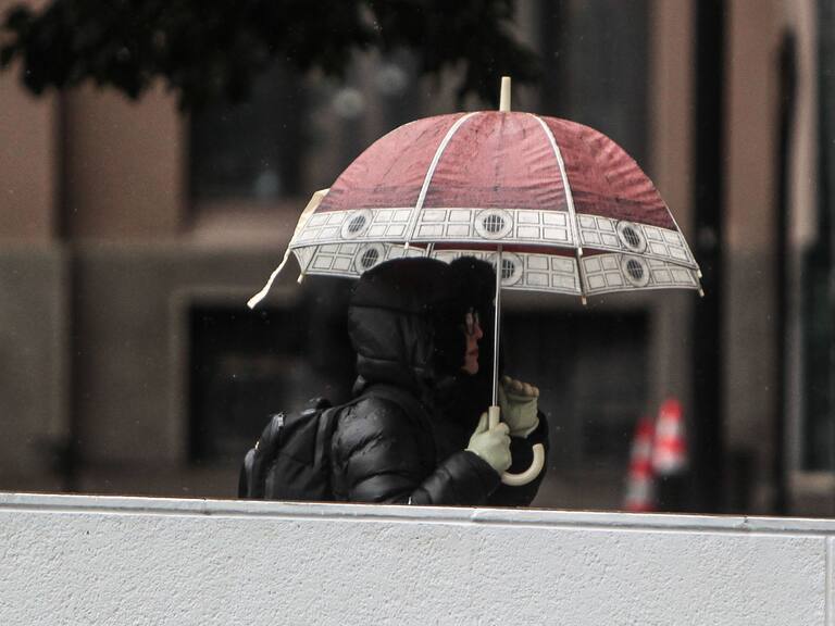 Pronostican lluvia, nieve y frío para Santiago: ¿Cuándo comienza el vuelco en el tiempo de la región Metropolitana?