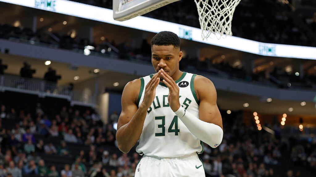Giannis Antetokounmpo - NBA - milwaukee bucks - renovación