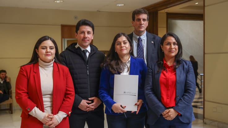 Diputados presentan proyecto que prohíbe cirugías y hormonización para cambio de sexo en menores