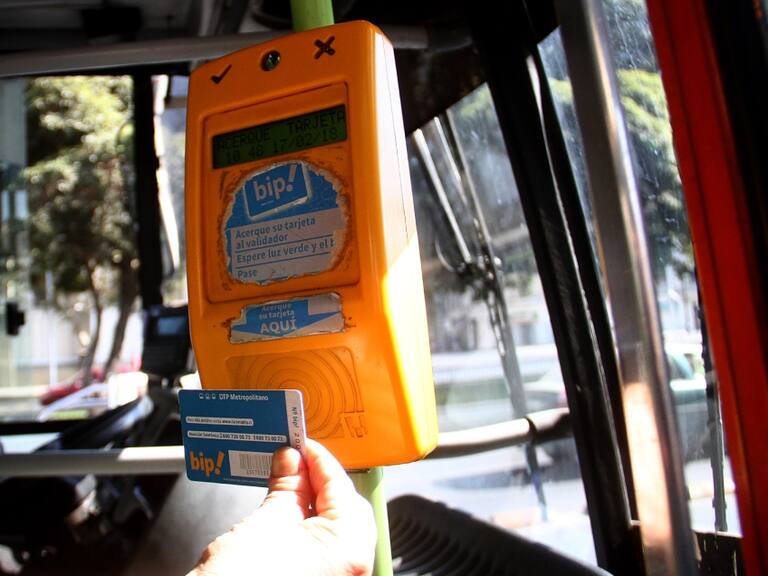 Gobierno anuncia congelamiento de tarifa del transporte público durante el primer semestre