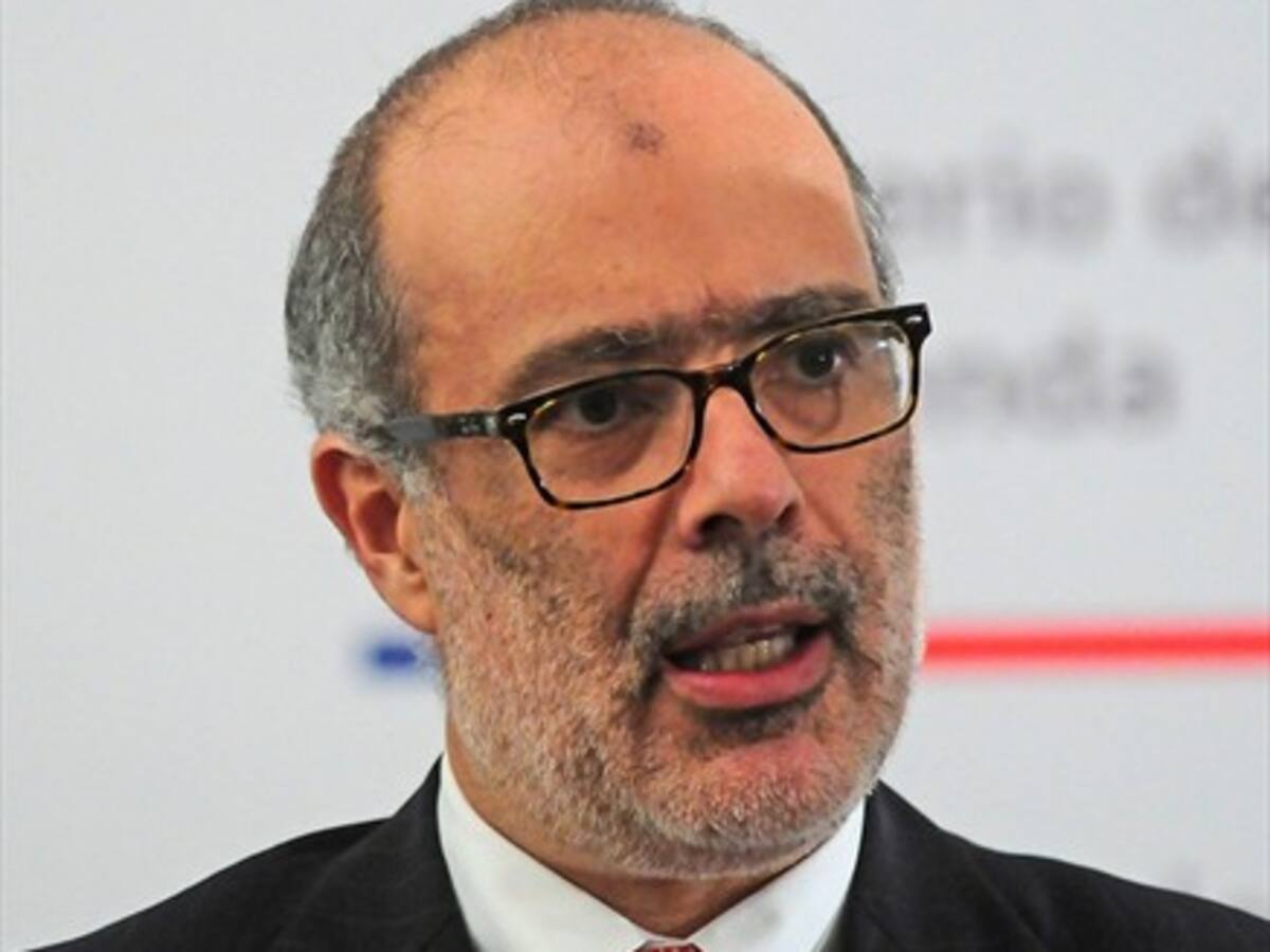 Ministro Valdés: Imacec “está contaminado” por los incendios en el sur