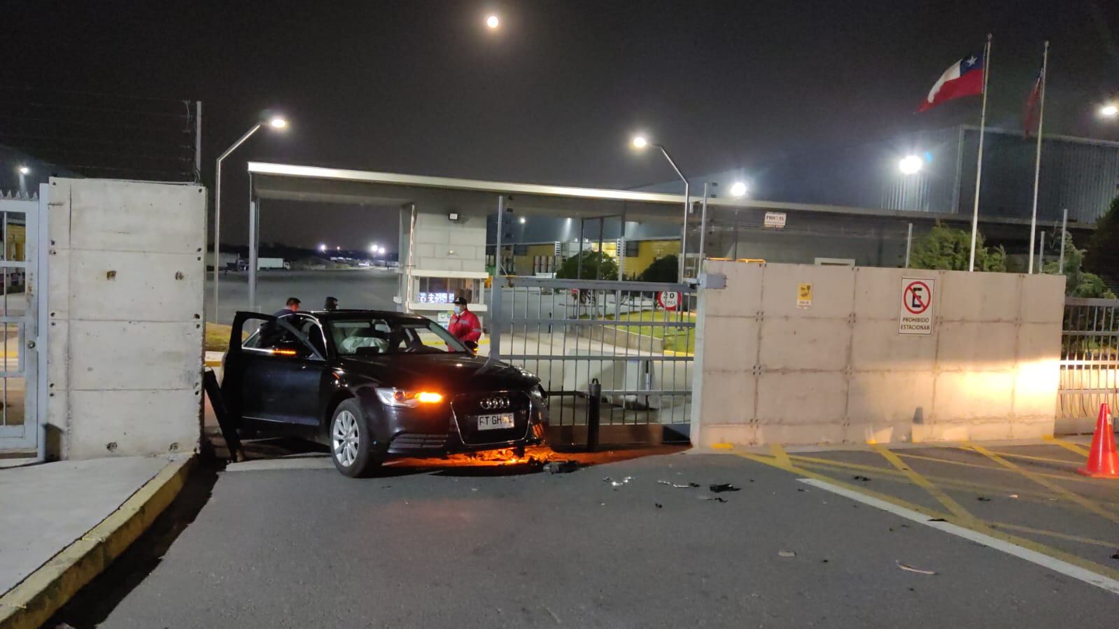 Robo en empresa de Pudahuel terminó en balacera y un vehículo atrapado